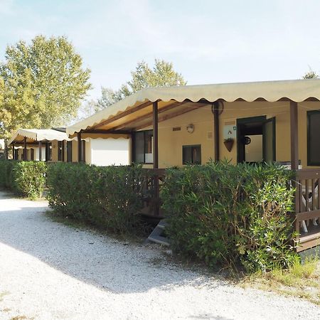 Comfortabele Familie Chalets Met Veranda Incl Airco Dichtbij Zee! Viareggio Exterior photo